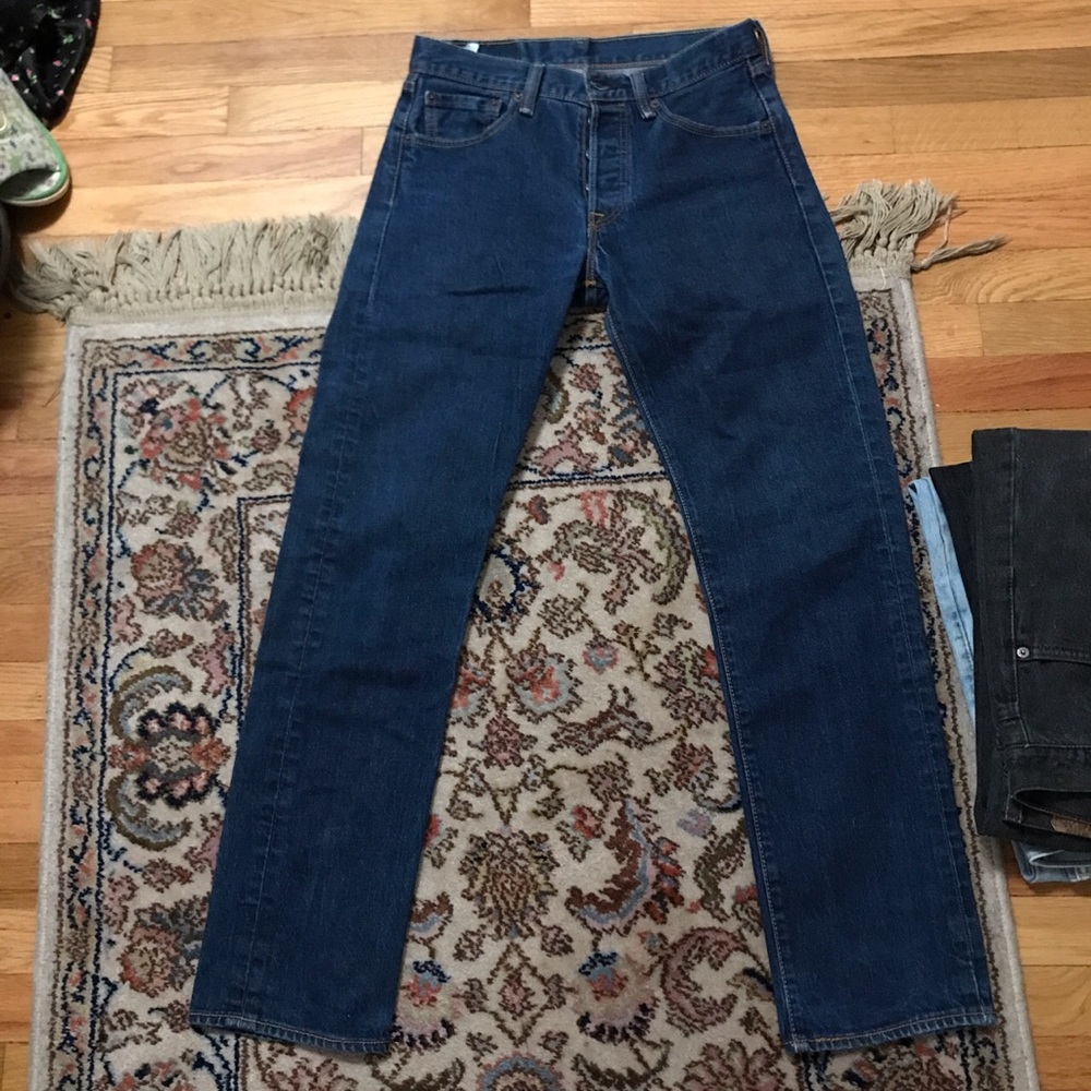 DARK BLUE LEVIS 501s